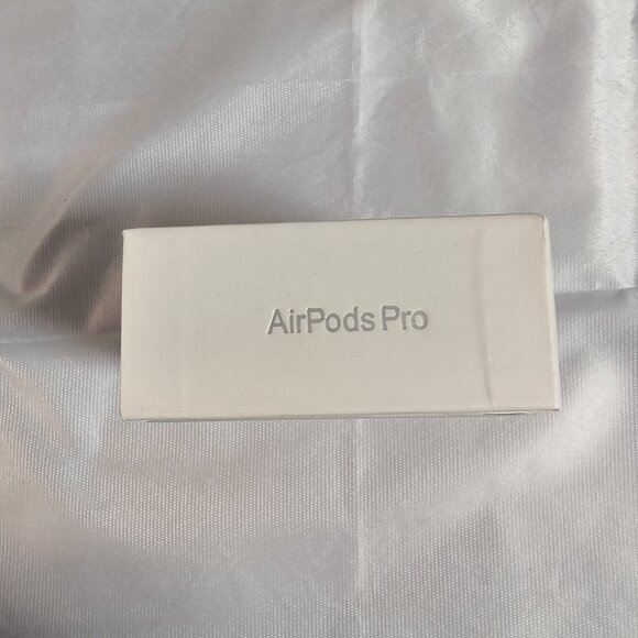 Brand new ✨APPLE AirPods Pro 2｜MagSafe charging case - Picture 3 of 5